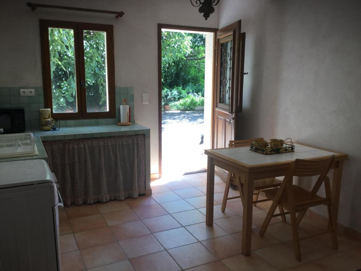 Appartement Dans Un Mas Provencal Istres Exteriör bild